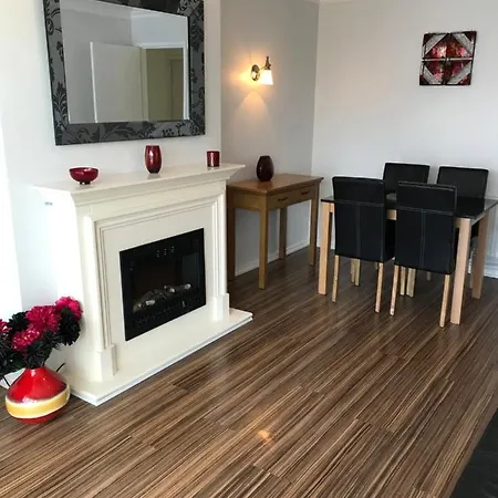 The Bungalow, 아파트