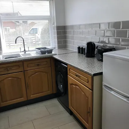 아파트 The Bungalow, *